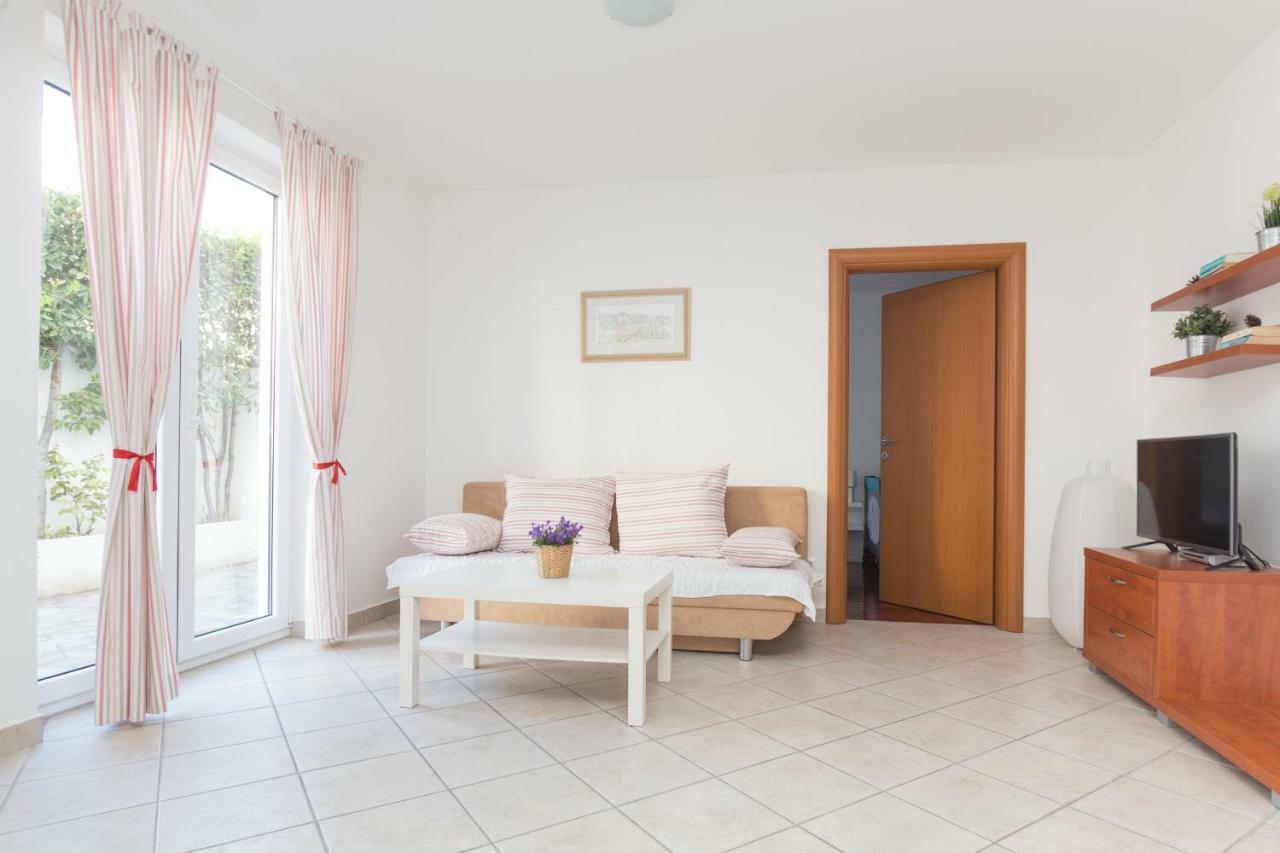 Alpeza Apartments Bol Pokój zdjęcie